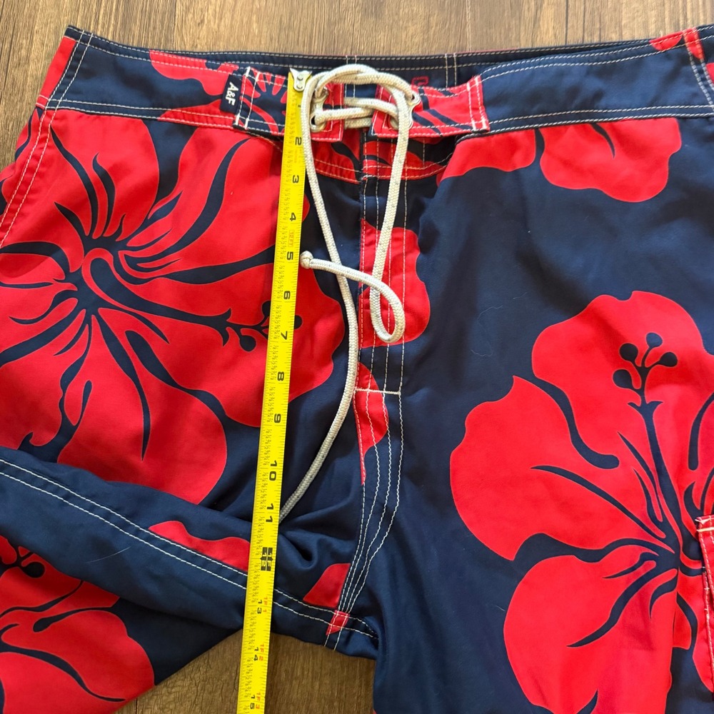 Abercrombie Board Shorts Mens 36 Navy Red Hibiscus Floral Cargo Swim Trunks Surf - Picture 7 of 12